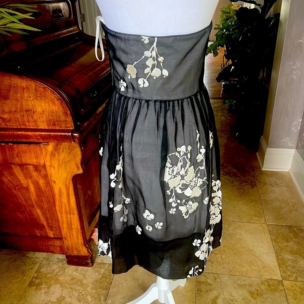 White House black market sleeveless cocktail dress size 6, beautiful embroidered - Picture 13 of 16